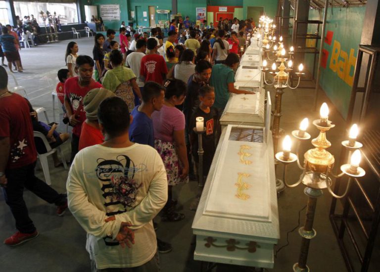 NÚMERO DE MORTOS SOBE PARA 22 EM DESLIZAMENTO DE TERRA NO CENTRO DAS FILIPINAS