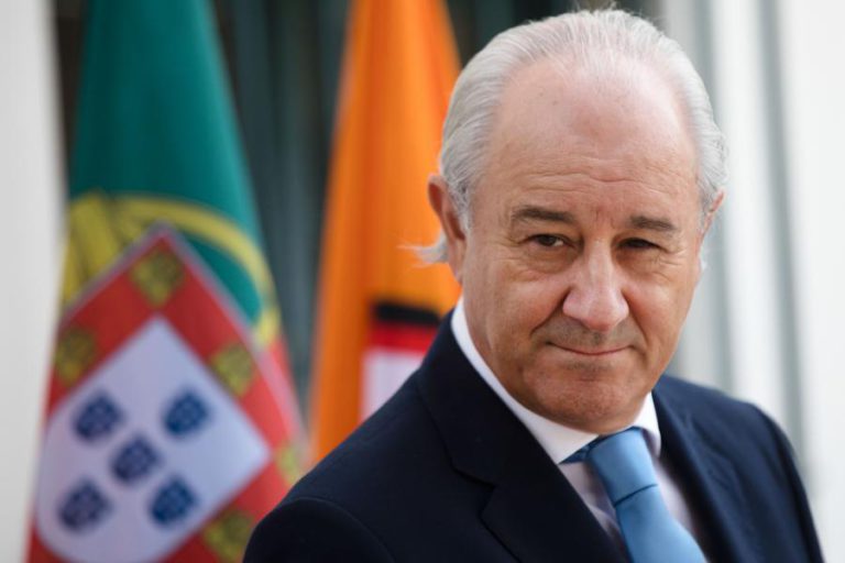 RUI RIO VISITA CABO VERDE E VAI ENCERRAR UNIVERSIDADE DE VERÃO DO PARTIDO NO PODER