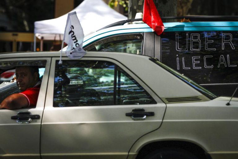 TAXISTAS REALIZAM SEGUNDA-FEIRA CAMINHADA DOS RESTAURADORES À PRAÇA DO COMÉRCIO EM LISBOA