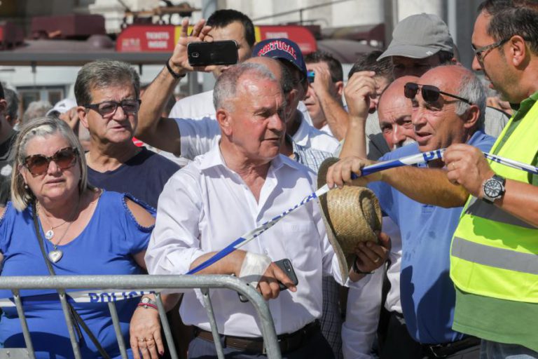 PROTESTO DOS TAXISTAS MANTÉM-SE APÓS “MANOBRA DE DIVERSÃO” DO GABINETE DE COSTA