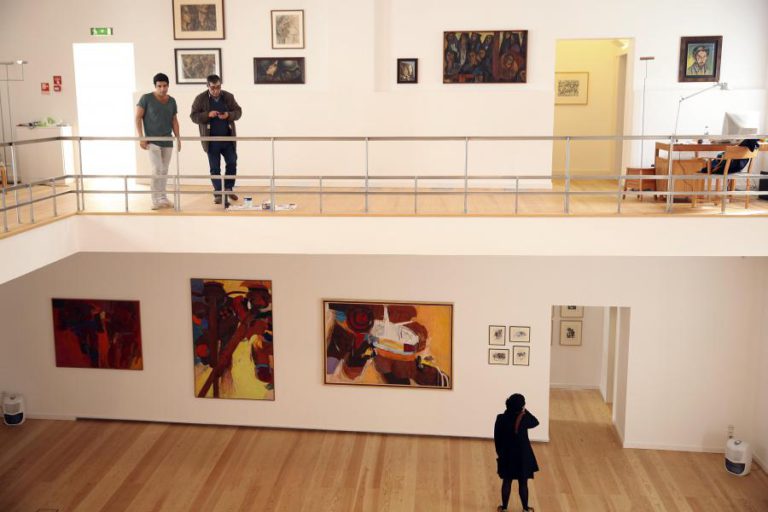 OBRAS DE JÚLIO POMAR E LUISA CUNHA JUNTAS NA EXPOSIÇÃO “O MATERIAL NÃO AGUENTA”