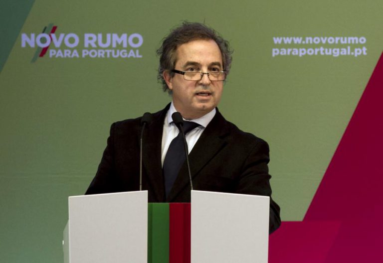 UNIVERSIDADES VOLTAM A PEDIR MAIS DINHEIRO PARA REGULARIZAREM PRECÁRIOS