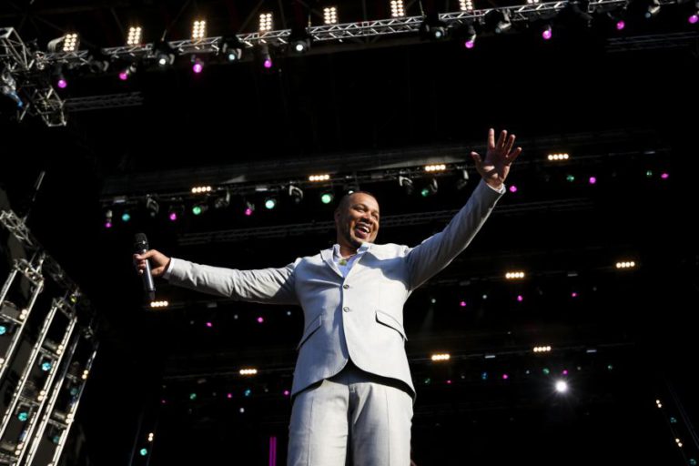 BOSS AC LEMBRA O PASSADO COM OS OLHOS POSTOS NO FUTURO NO NOVO ÁLBUM