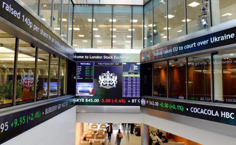 BOLSAS EUROPEIAS SEGUEM POSITIVAS COM INVESTIDORES À ESPERA DO PIB DA ZONA EURO