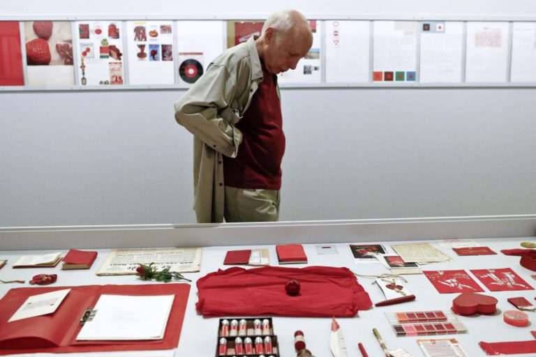 ESCRITOR HELDER MACEDO RECEBE PRÉMIO D. DINIZ POR  “CAMÕES E OUTROS CONTEMPORÂNEOS”