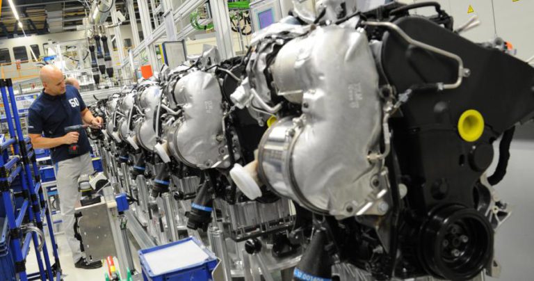 MERKEL ACUSA INDÚSTRIA AUTOMÓVEL POR FALTA DE SOLUÇÕES PARA CARROS A DIESEL