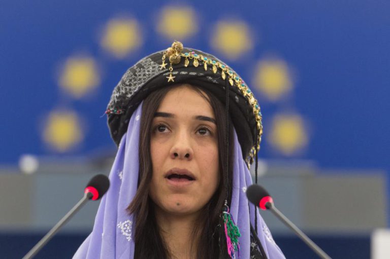 NADIA MURAD, DE ESCRAVA DE ‘JIHADISTAS’ A PRÉMIO NOBEL DA PAZ