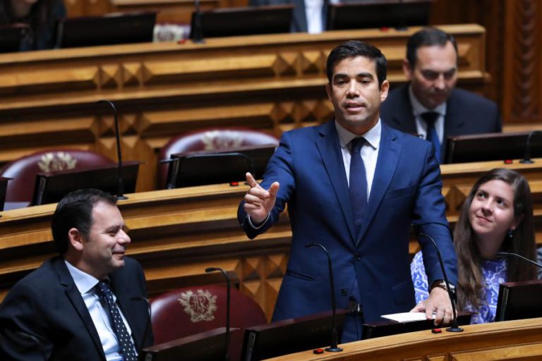 PSD DIZ QUE ORÇAMENTO É “HISTÓRICO” PORQUE LEMBRA SÓCRATES E GUTERRES