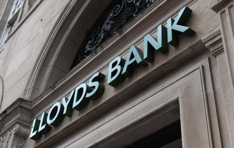LUCROS DO LOYDS SUBIRAM 18% PARA 4.140 MILHÕES DE EUROS