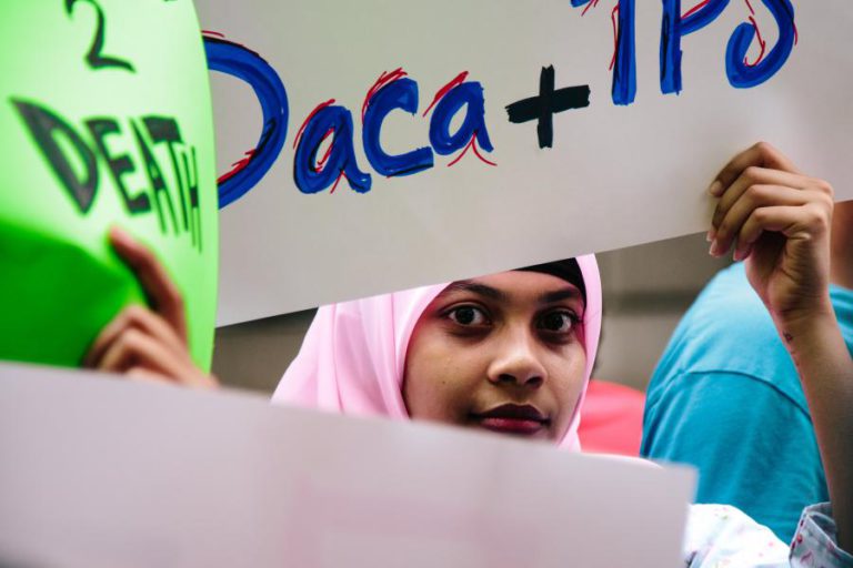 JUIZ FEDERAL DOS EUA BLOQUEIA SUSPENSÃO DE PROGRAMA DE PROTEÇÃO DE IMIGRANTES