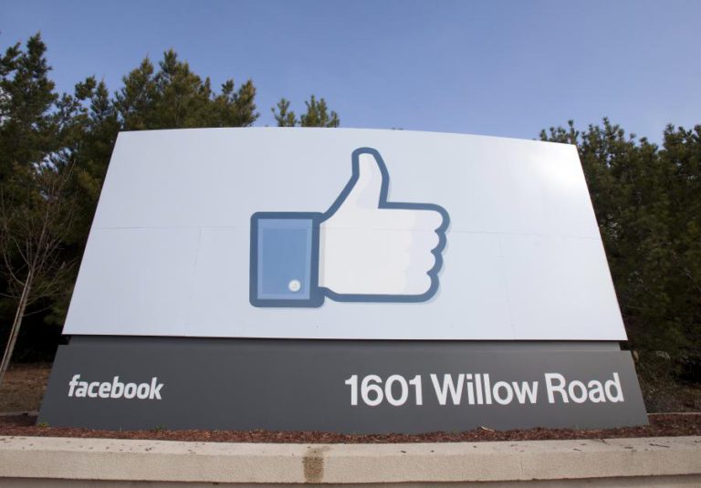 FACEBOOK ESTREOU CENTRO DE CONTROLO DE NOTÍCIAS FALSAS COM ELEIÇÕES BRASILEIRAS
