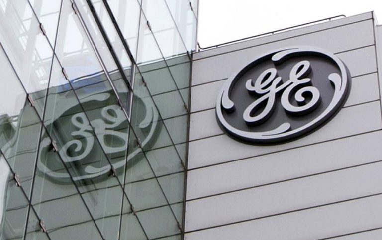 GENERAL ELECTRIC REGISTA PERDAS COLOSSAIS NO TRIMESTRE E ANUNCIA REORGANIZAÇÃO