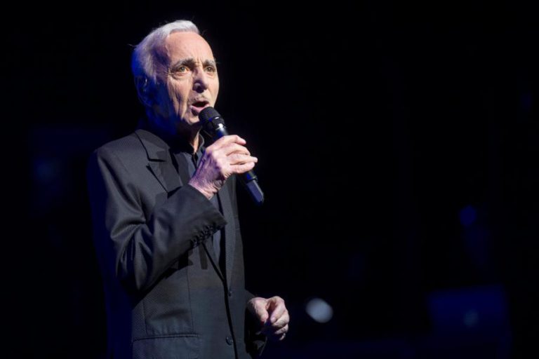 MORREU CANTOR E COMPOSITOR CHARLES AZNAVOUR, DE  94 ANOS