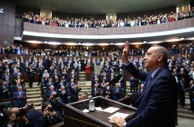 PARLAMENTO TURCO RENOVA AUTORIZAÇÃO PARA AÇÕES MILITARES NO IRAQUE E NA SÍRIA