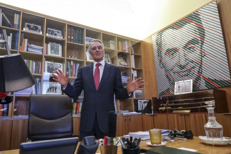 DIRIGENTES SOCIALISTAS CRITICAM “FALTA DE SENTIDO DE ESTADO” DE CAVACO SILVA