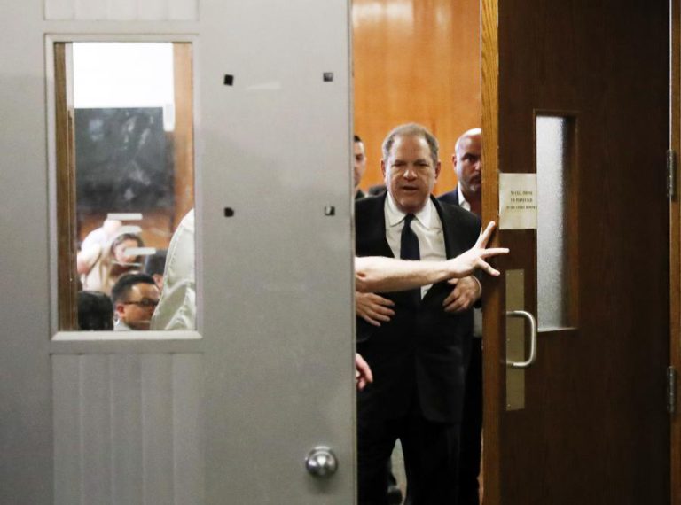 JUSTIÇA ANULA UMA DAS ACUSAÇÕES CONTRA O PRODUTOR HARVEY WEINSTEIN