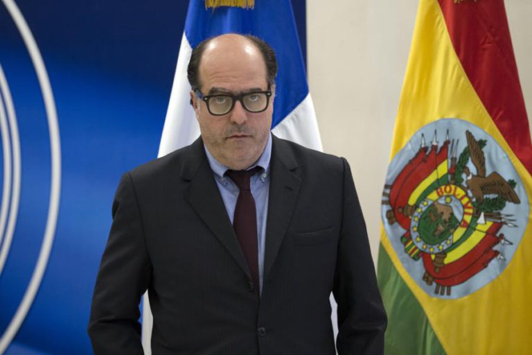 COLÔMBIA CONCEDE ESTATUTO DE REFUGIADO A EX-PRESIDENTE DO PARLAMENTO VENEZUELANO