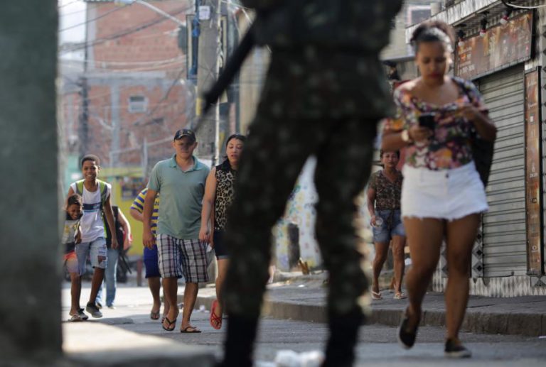 QUASE MIL PESSOAS MORRERAM NO RIO DE JANEIRO DURANTE INTERVENÇÃO MILITAR NA SEGURANÇA PÚBLICA