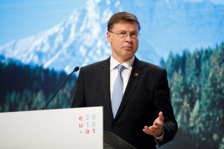 BRUXELAS ADMITE PEDIR REVISÃO DO PLANO ORÇAMENTAL DE ITÁLIA