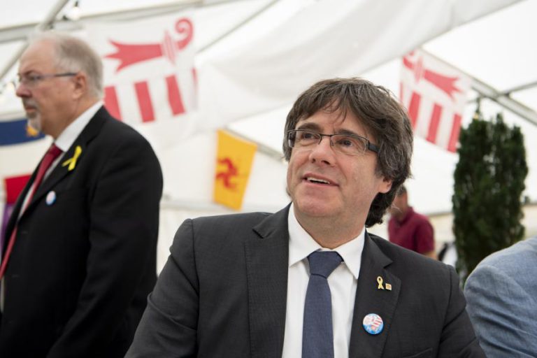 PUIGDEMONT DEFENDE NEGOCIAÇÃO DE REFERENDO PARA A CATALUNHA COM GOVERNO ESPANHOL