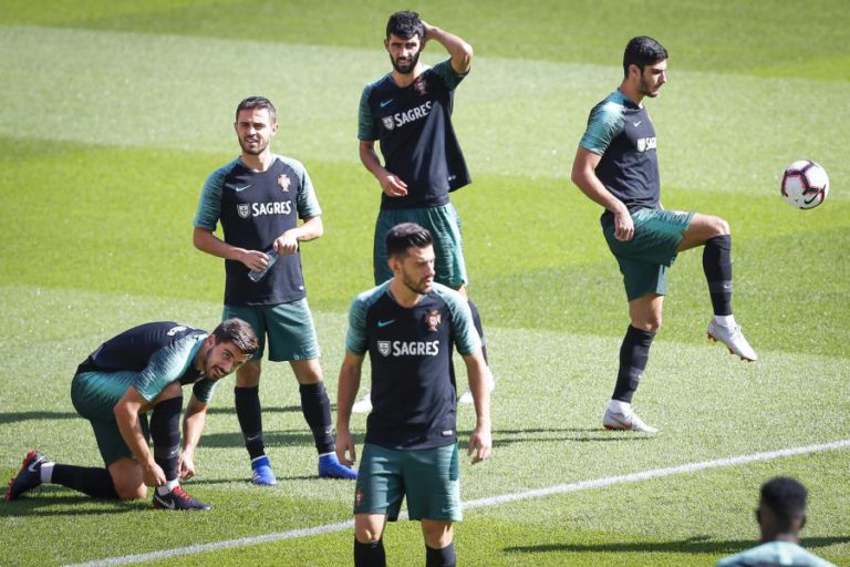 GONÇALO GUEDES FALHA EMBATES COM POLÓNIA E ESCÓCIA, RAFA CHAMADO