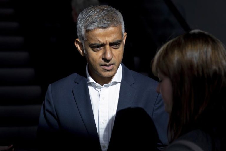 PRESIDENTE DA CÂMARA DE LONDRES PEDE REFERENDO COM OPÇÃO DE FICAR NA UE