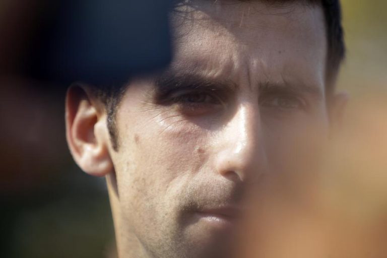 TENISTA SÉRVIO NOVAK DJOKOVIC BATE CORIC E VENCE MASTERS 1.000 DE XANGAI