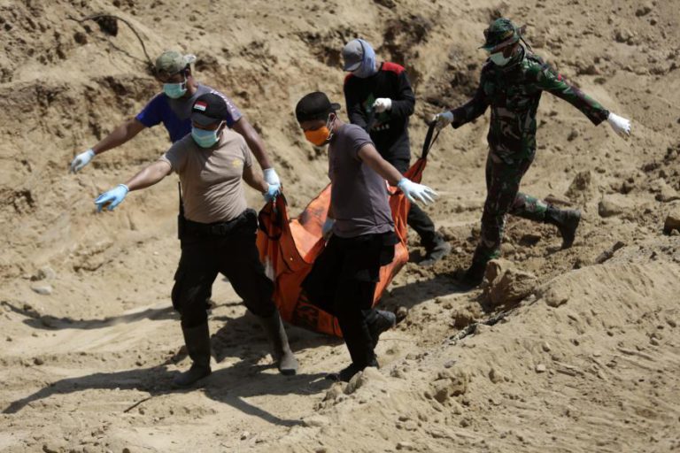 AUMENTA PARA 1.407 O NÚMERO DE MORTOS DO TERRAMOTO NA INDONÉSIA