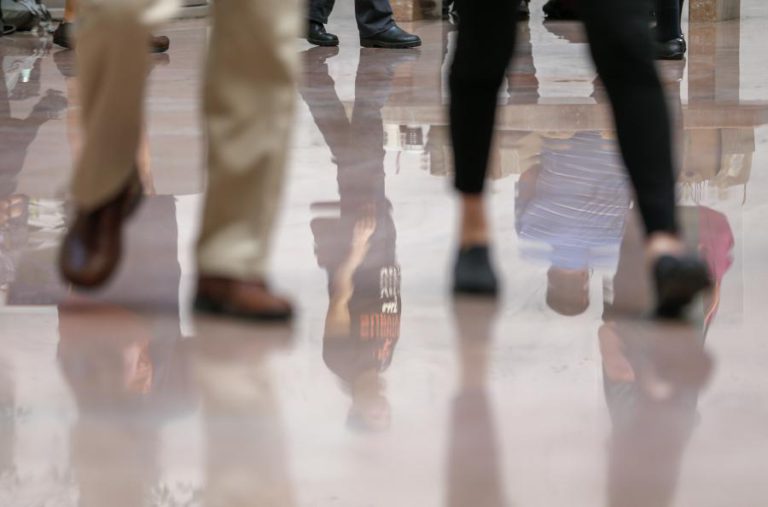 REDE ANTI-POBREZA ALERTA PARA 1,1M DE PORTUGUESES QUE TRABALHAM, MAS SÃO POBRES