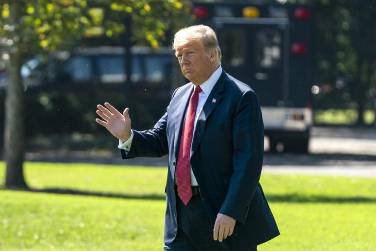 VICE-PRESIDENTE DOS EUA ACUSA CHINA DE PRETENDER DERRUBAR DONALD TRUMP