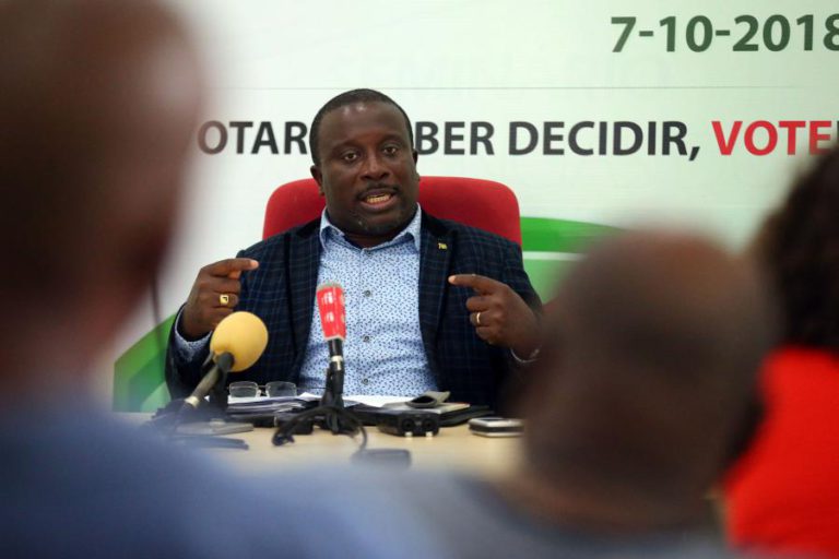 PRESIDENTE DA COMISSÃO ELEITORAL DE SÃO TOMÉ E PRÍNCIPE DIZ QUE HÁ MENOS ‘BANHO’ POR FALTA DE DINHEIRO