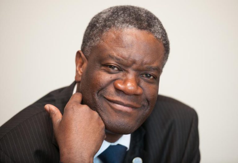 MÉDICO DENIS MUKWEGE ESTAVA A OPERAR QUANDO SOUBE QUE VENCEU O NOBEL DA PAZ
