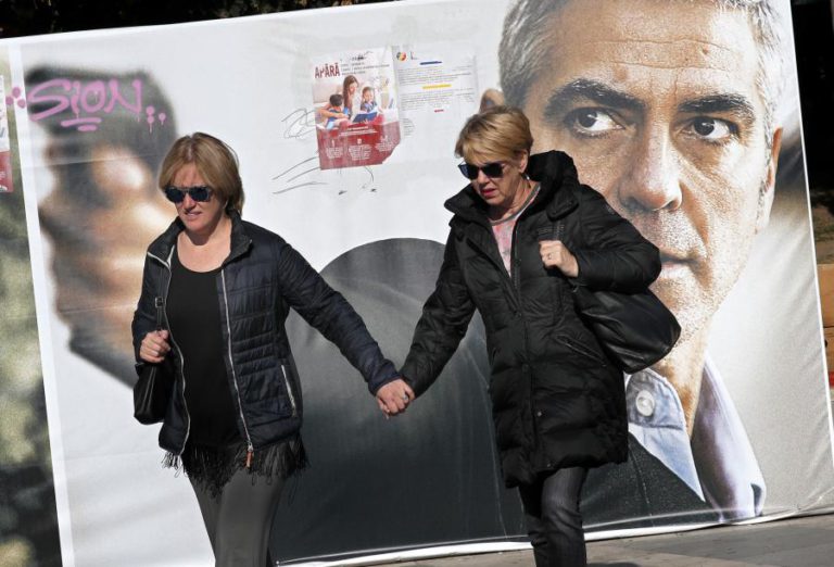 ROMÉNIA INICIA HOJE REFERENDO PARA PROIBIR CASAMENTOS GAY NA CONSTITUIÇÃO