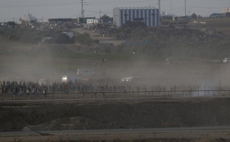 TRÊS PALESTINIANOS, INCLUINDO UM ADOLESCENTE, MORTOS POR DISPAROS ISRAELITAS NOS PROTESTOS EM GAZA