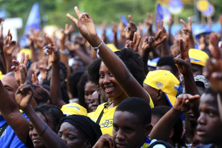 ELEITORES EM SÃO TOMÉ ESCOLHEM ENTRE IR “MAIS ALÉM” COM TROVOADA OU DAR O PODER À OPOSIÇÃO