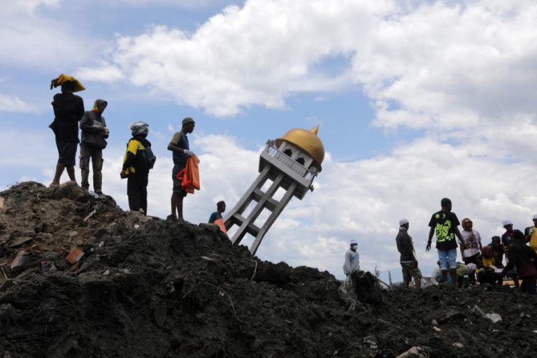 AUMENTA PARA 1.763 O NÚMERO DE MORTOS DO TERRAMOTO NA INDONÉSIA