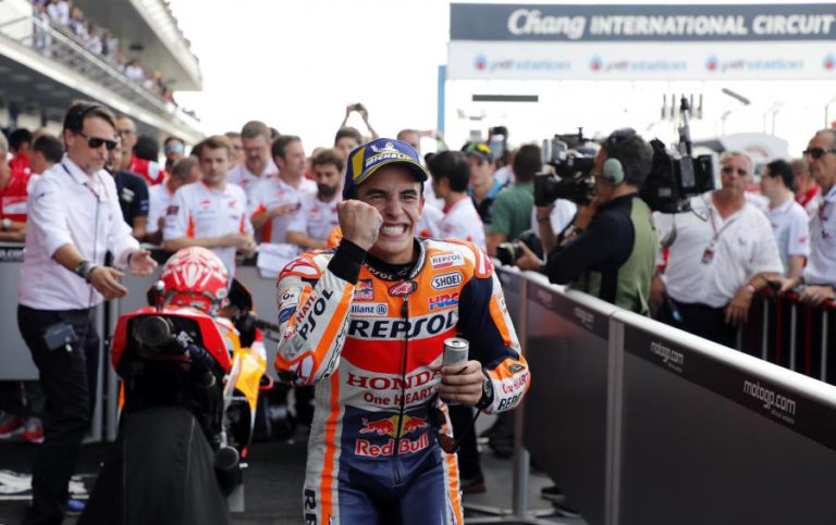 MARC MÁRQUEZ VENCE NA TAILÂNDIA E FICA COM UMA MÃO NO TÍTULO DE MOTOGP