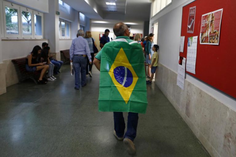 PELO MENOS 100 DOS 342 ELEITORES BRASILEIROS EM LUANDA VOTARAM ATÉ AO MEIO-DIA