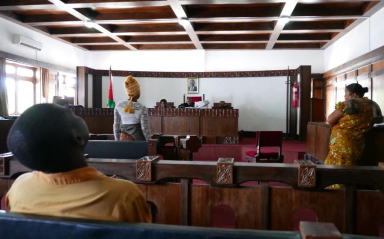 QUATRO DEFENSORES PÚBLICOS REPRESENTAM QUASE 200 ARGUIDOS NO NORTE DE MOÇAMBIQUE