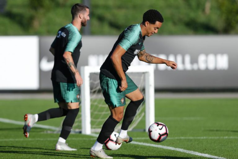 PORTUGAL DEFRONTA ESCÓCIA EM PARTICULAR À ESPERA DE UM EMPATE NO POLÓNIA-ITÁLIA