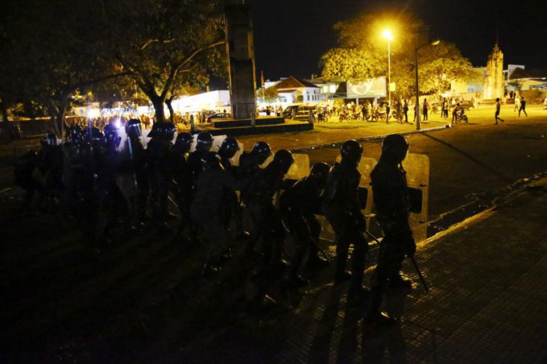 SÃO TOMÉ/ELEIÇÕES: POLÍCIA DE CHOQUE OBRIGA MANIFESTANTES A RECUAR