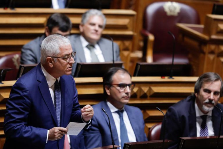 REUNIÃO DA BANCADA DO PSD MARCADA POR QUEIXAS DE “SILENCIAMENTO” DE ALGUNS DEPUTADOS