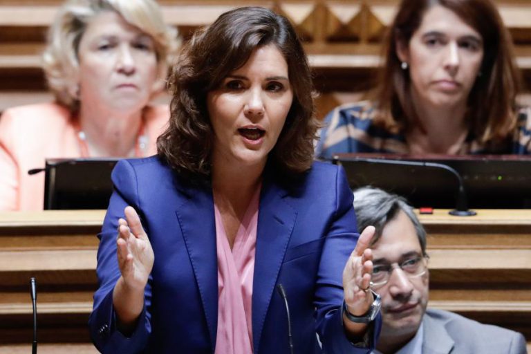 CDS PREFERE REDUÇÃO DO IRS A AUMENTOS DAS PENSÕES E SALÁRIOS DA FUNÇÃO PÚBLICA PARA 2019
