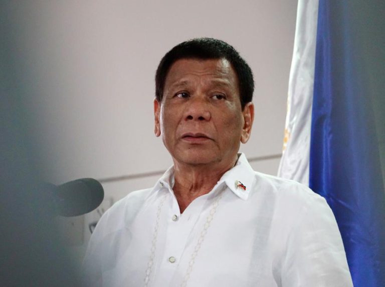 PRESIDENTE DAS FILIPINAS COLOCA ALFÂNDEGA SOB CONTROLO DAS FORÇAS ARMADAS