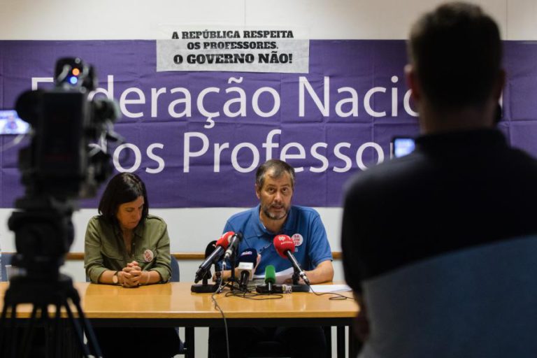 SINDICATOS REITERAM LEGALIDADE DE GREVE DOS PROFESSORES E VÃO PROCESSAR MINISTRO DA EDUCAÇÃO