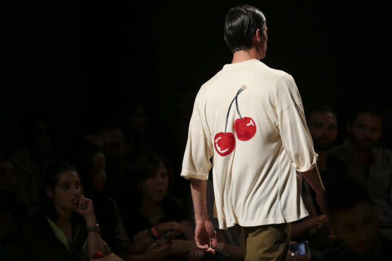 LUÍS CARVALHO LEVA CEREJAS À ‘PASSERELLE’ DA MODALISBOA EM DIA DE TEMPESTADE