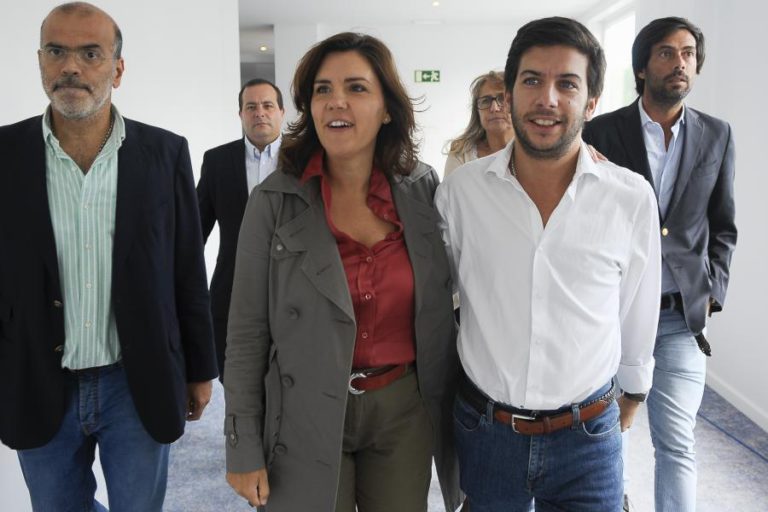 CRISTAS DIZ QUE ANTÓNIO COSTA SAI FRAGILIZADO DA REMODELAÇÃO GOVERNAMENTAL