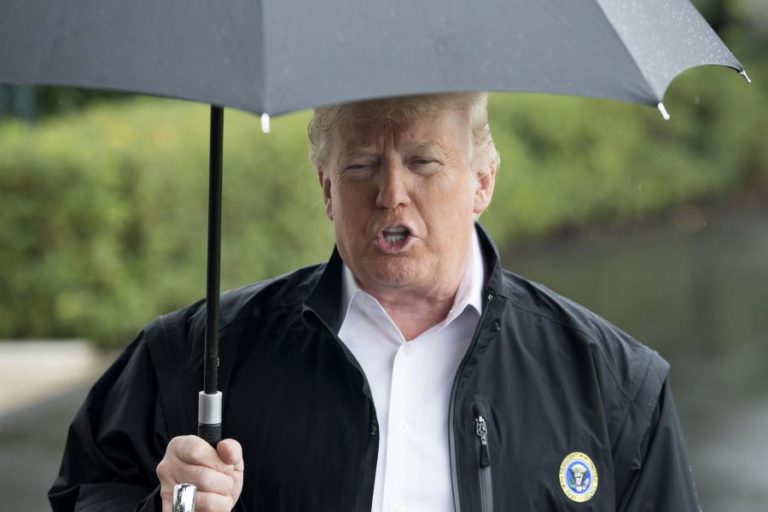 TRUMP AMEAÇA FECHAR FRONTEIRA COM O MÉXICO