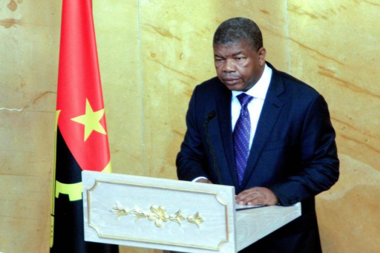 PRESIDENTE DE ANGOLA MUDA ADMINISTRAÇÕES DA TELEVISÃO, JORNAL E AGÊNCIA ESTATAIS