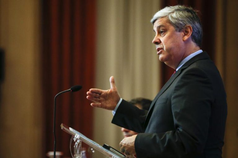 PAÍS VIVE “REALIDADE COMPLETAMENTE DISTINTA” NO CUMPRIMENTO DO DÉFICE
